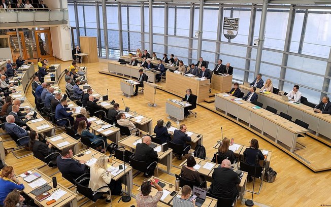 AfD venceu as eleições estaduais da Saxônia-Anhalt com quase 44% dos votos e quer assumir o governo