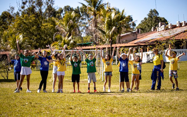 8 benefícios do acampamento de férias para crianças e jovens