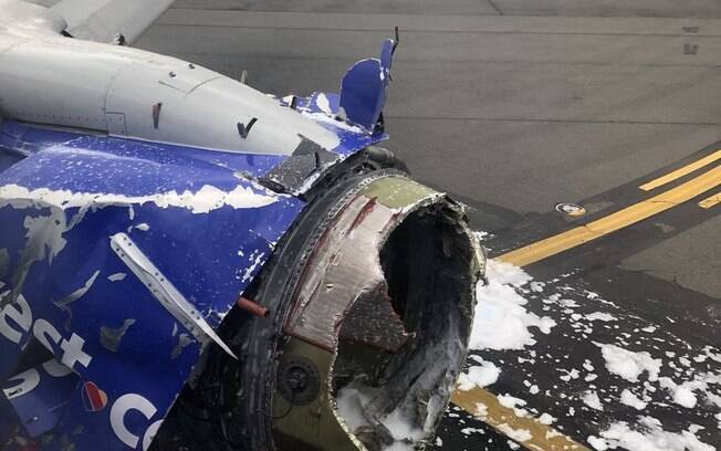 Uma das peças da aeronave da companhia Southwest Airlines, dos Estados Unidos, soltou e quebrou uma janela