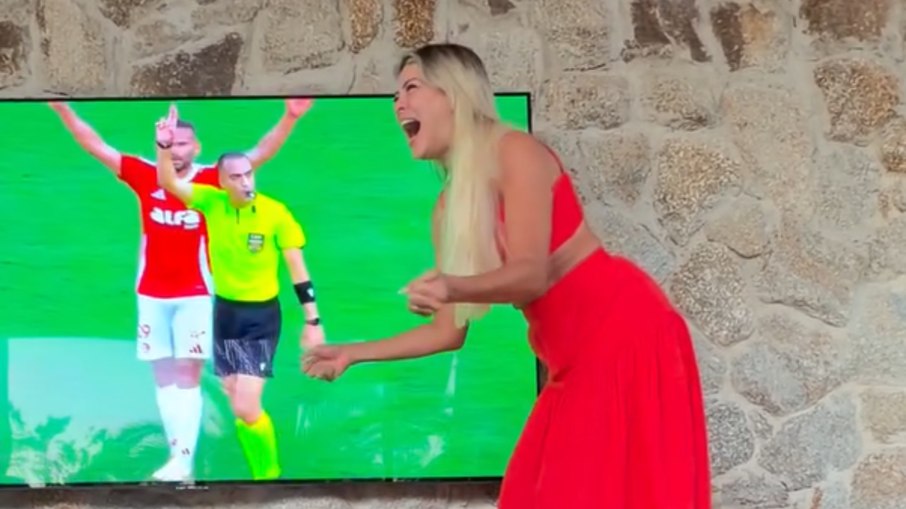 Renata Fan comemora após o Internacional escapar do rebaixamento Renata Fan comemora após o Internacional escapar do rebaixamento