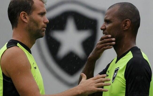 Jefferson parabeniza Joel Carli por marca no Botafogo: 'Muito bom ter jogado ao seu lado, craque’