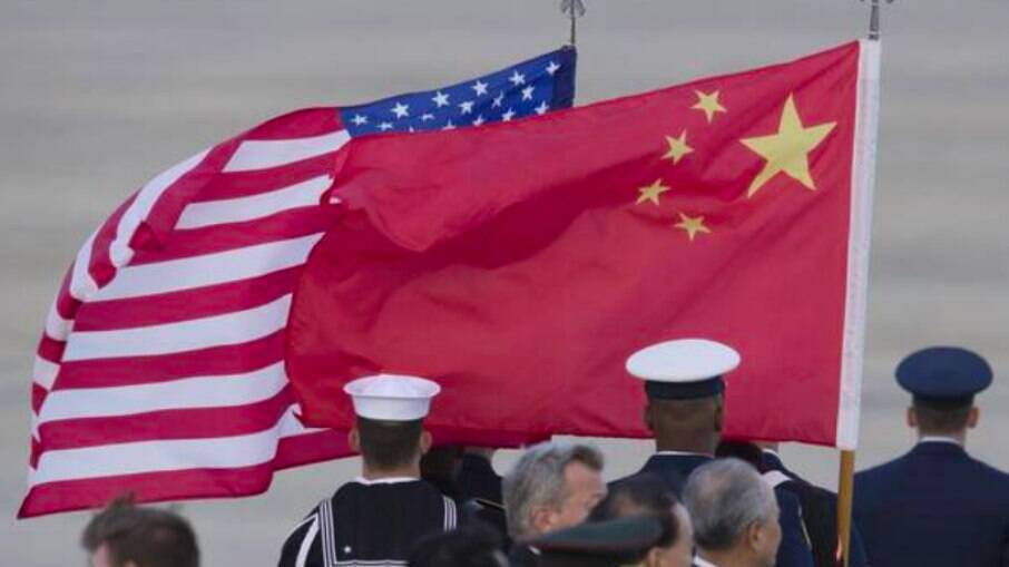 Bandeiras EUA e China
