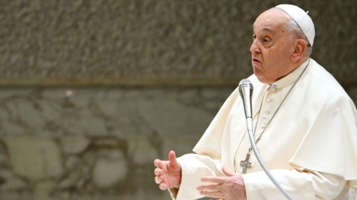Papa Francisco é internado em Roma Papa Francisco é internado em Roma