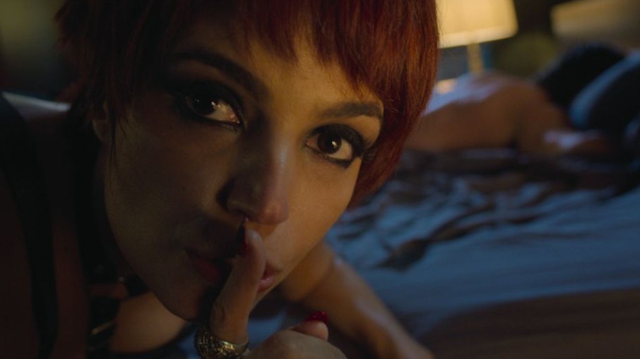 Emanuelle Araújo interpreta acompanhante de luxo em série da Netflix