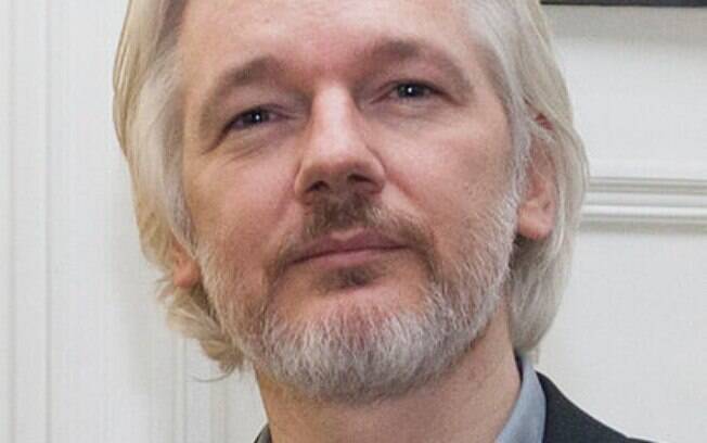 Assange foi preso no Reino Unido, no mês passado, depois de passar sete anos dentro da sede diplomática de Quito