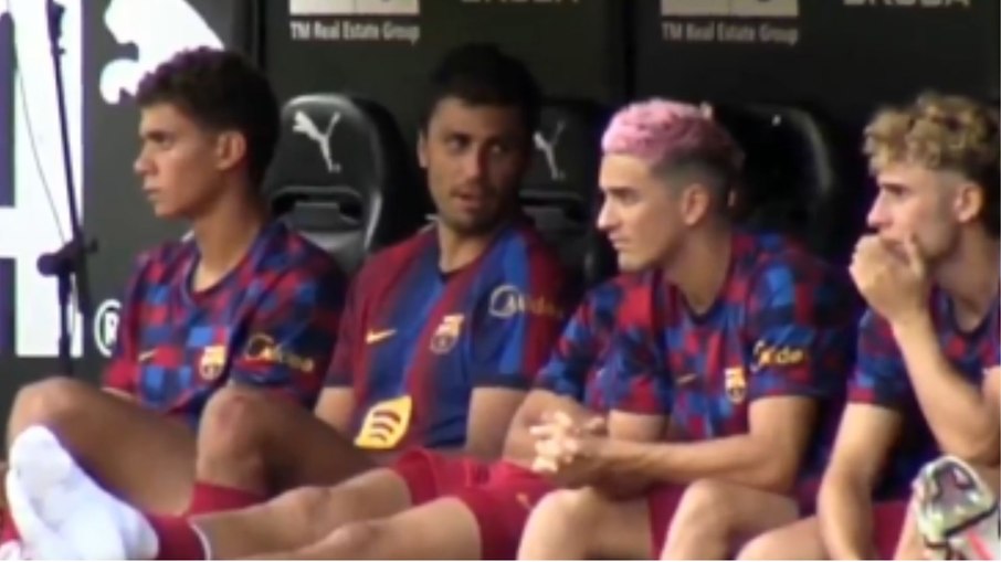 Rodri zomba rivais durante goleada do Barcelona