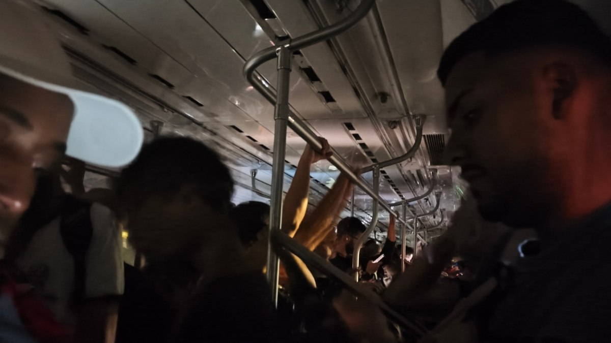 Queda de energia paralisa trens e afeta todos os ramais no Rio Queda de energia paralisa trens e afeta todos os ramais no Rio