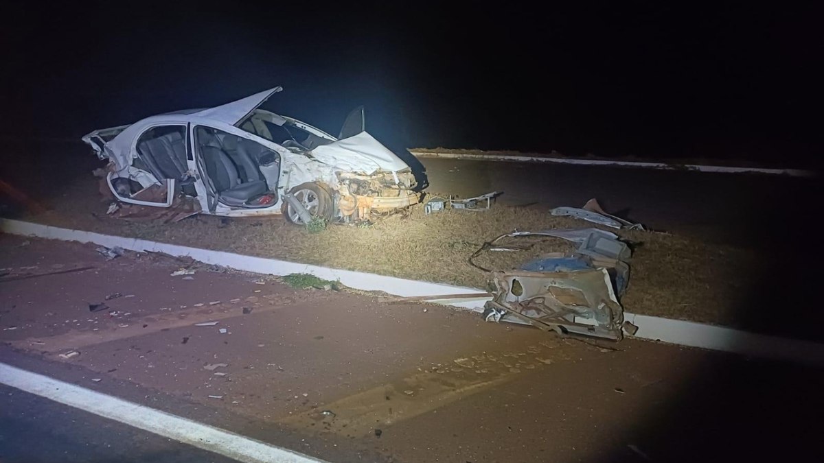Acidente entre carro de passeio e caminhão deixa um morto e três feridos, em Maurilância Acidente entre carro de passeio e caminhão deixa um morto e três feridos, em Maurilância