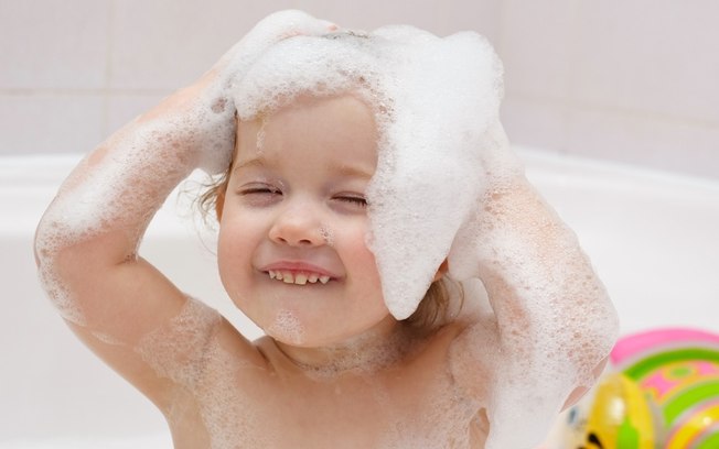 Por que shampoo de bebê não arde o olho?