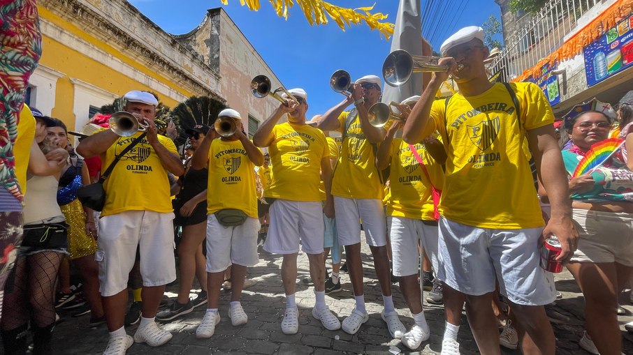 Foliões caracterizados para Pitombeira dos Quatro Cantos