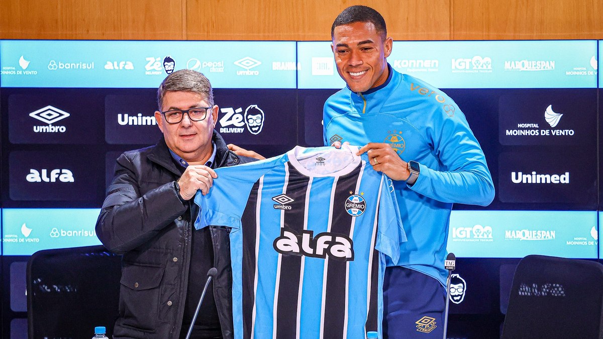 Carlos Vinícius cita Suárez em sua apresentação no Grêmio Carlos Vinícius cita Suárez em sua apresentação no Grêmio