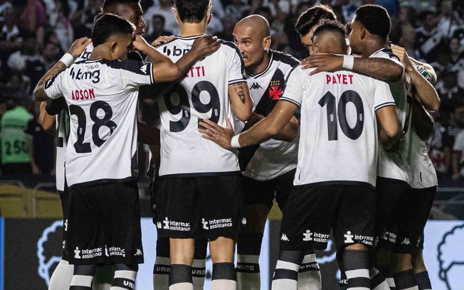 Jogadores do Vasco se unem: Na raça, time bate Fortaleza e avança às oitavas da Copa do Brasil 