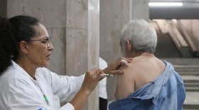 Saúde incinera 6,4 milhões de vacinas contra a covid-19