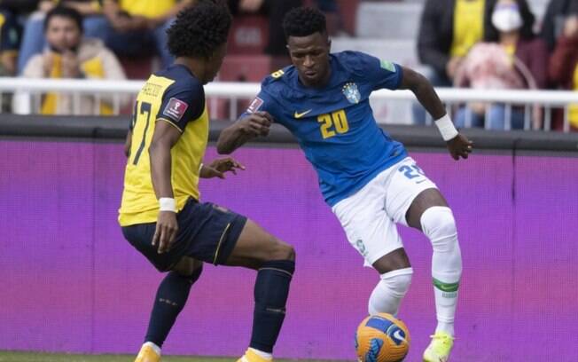 Brasil empata com Equador em jogo com expulsões e 4 intervenções do VAR