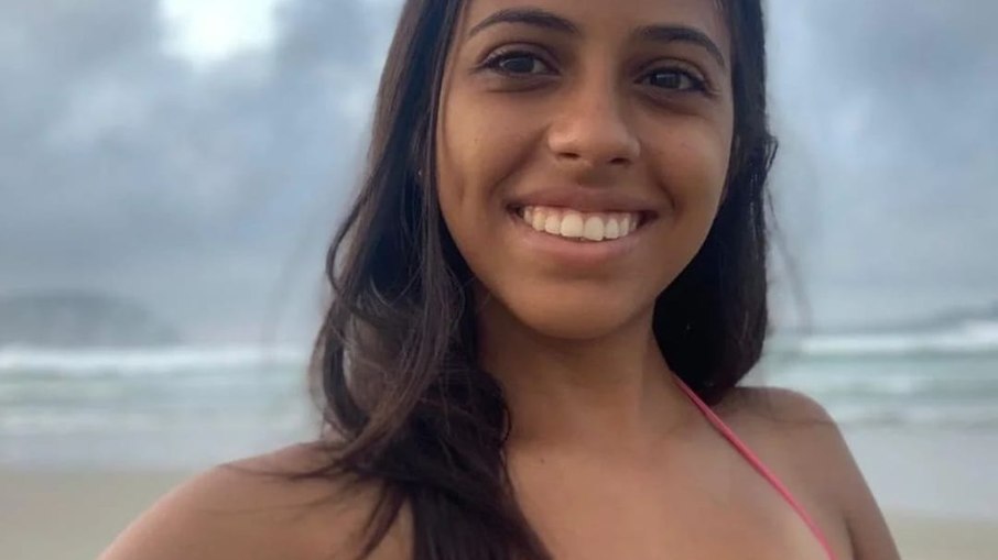 A jovem Lorrana Fernanda Rodrigues, de 23 anos, caiu de paraglider no domingo (25)
