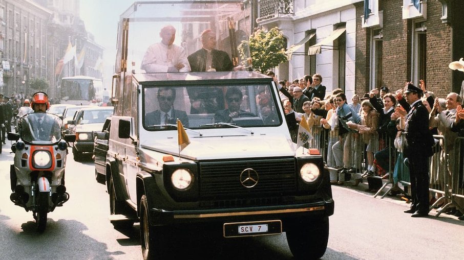 Mercedes 230 G adaptado durante visita à Alemanha Mercedes 230 G adaptado durante visita à Alemanha
