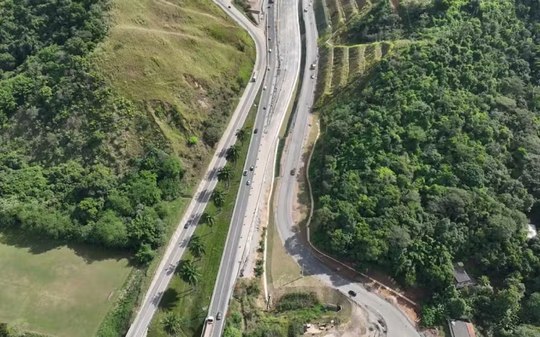 De onde veio o nome Serra das Araras na Via Dutra?
