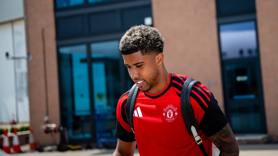 Brasileiro Andrey Santos já deve jogar pelo Manchester United