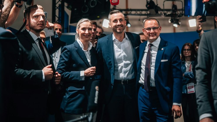 Musk%20e%20Orb%C3%A1n%20celebram%20vota%C3%A7%C3%A3o%20da%20AfD