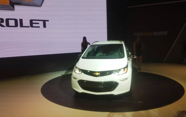 Chevrolet Bolt é destaque da marca no Salão do Automóvel 2018, junto do facelift do Camaro