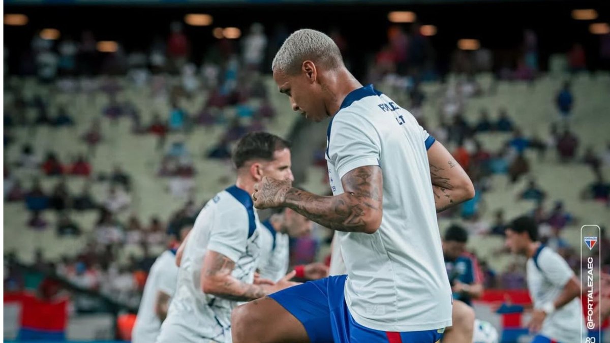 Deyverson acerta carrinho em preparador físico do São Paulo