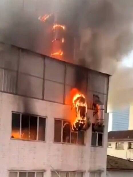 Incêndio atinge restaurante em Santos após panela esquecida no fogo
