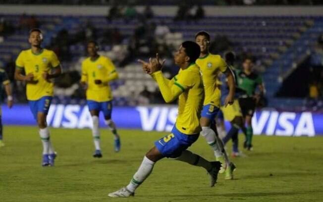 Andrey Santos, do Vasco, celebra gols pela Seleção Brasileira Sub-18 na Revelations Cup: 'Vivendo um sonho'