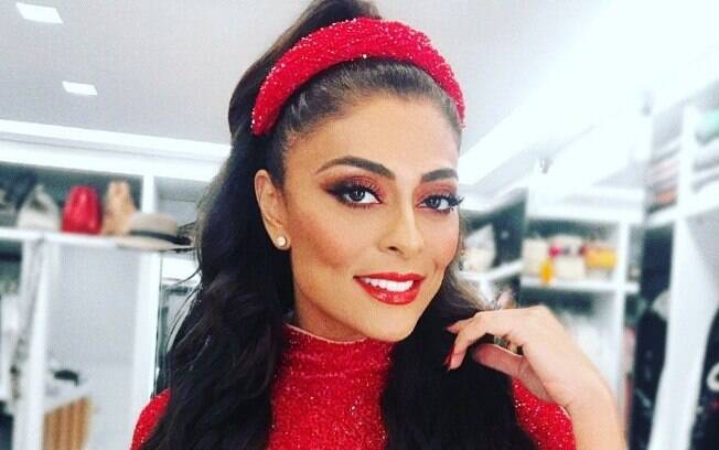 Juliana Paes aposta em look transparente para curtir ensaio da Grande Rio no sábado (22) no Rio de Janeiro