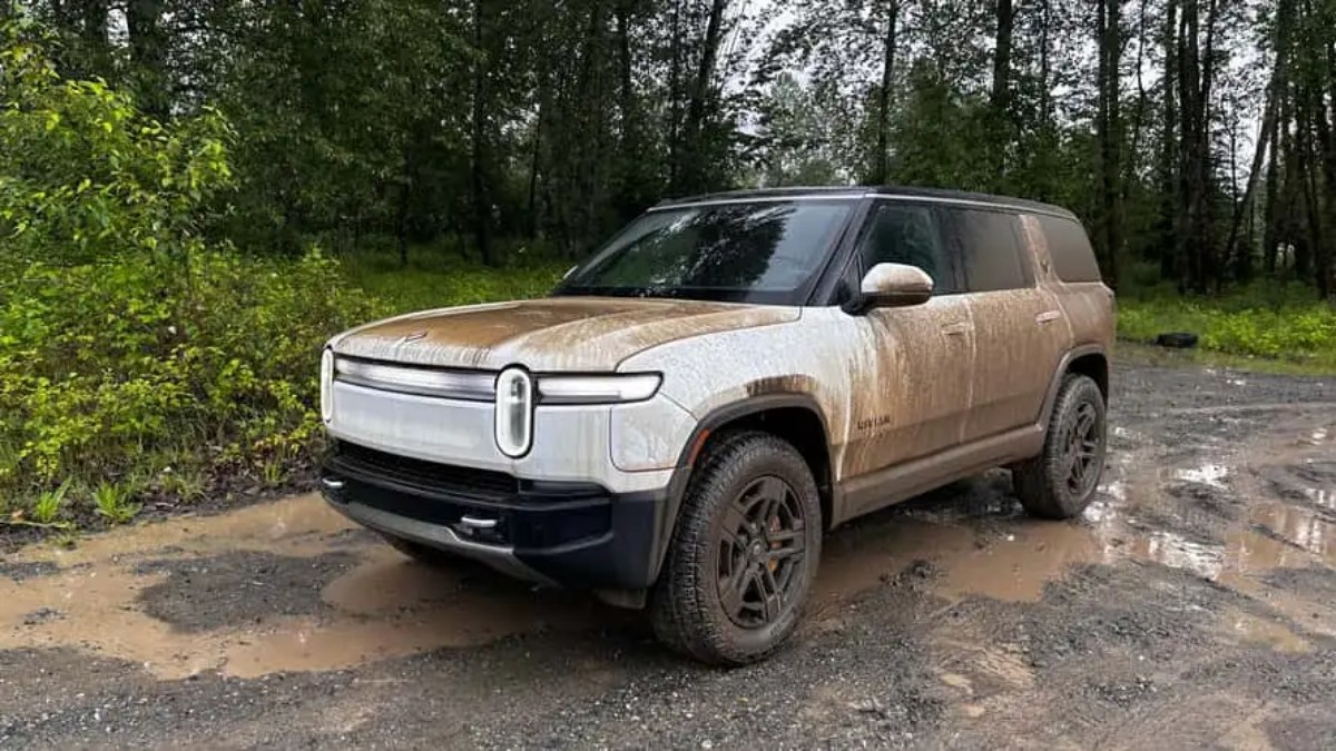 Rivian R1T sobreviveu a inundação