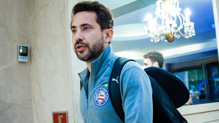 Ex-Flamengo revela diagnóstico de câncer na tireoide