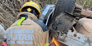 Jovem de 18 anos morre após carro cair em ribanceira na BR-381