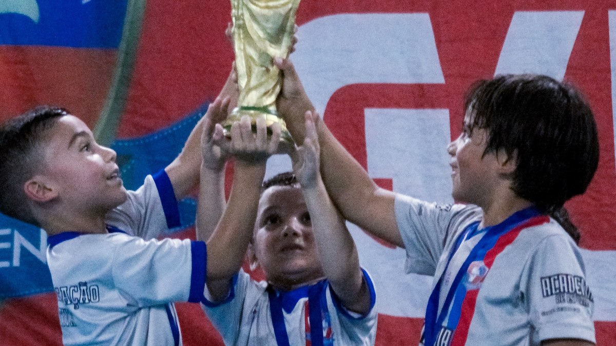 Os pequenos receberam medalhas e tiveram a cobertura em tempo real dos jogos da fotógrafa profissional Jaqueline Soares, proprietária do perfil Várzea Mundial, no Instagram. Os pequenos receberam medalhas e tiveram a cobertura em tempo real dos jogos da fotógrafa profissional Jaqueline Soares, proprietária do perfil Várzea Mundial, no Instagram.