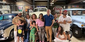 Preta Gil visitou museu de carros antigos após descobrir câncer