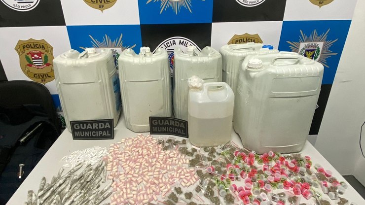 Drogas e 94 litros de lança-perfume apreendidos em Campinas (SP)