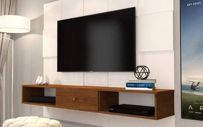 Painel JB 5025 Luxo para TVs de até 50 polegadas. Vem com pé de aço e o preço consiste em R$ 399,46