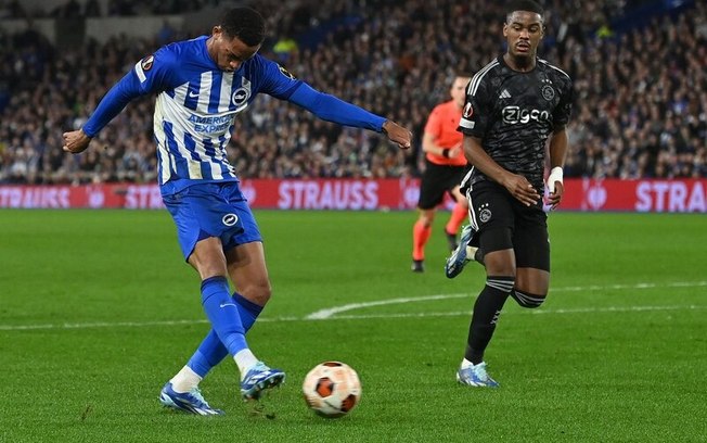 Momento do gol marcado por Joao Pedro na vitória do Brighton sobre o Ajax na Liga Europa - Foto: Glyn Kirk/Getty Images