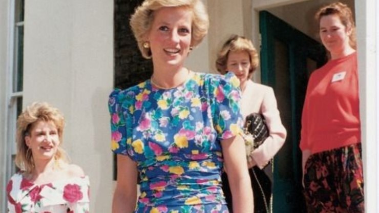 Vestido que a princesa Diana usou no Brasil é vendido por R$ 2,7 milhões