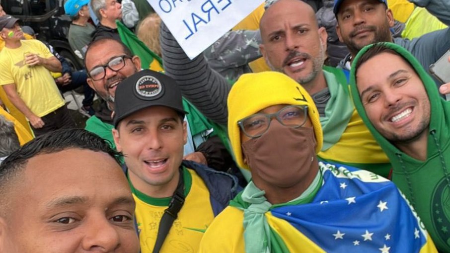 Robinho foi visto em manifestação a favor de Bolsonaro