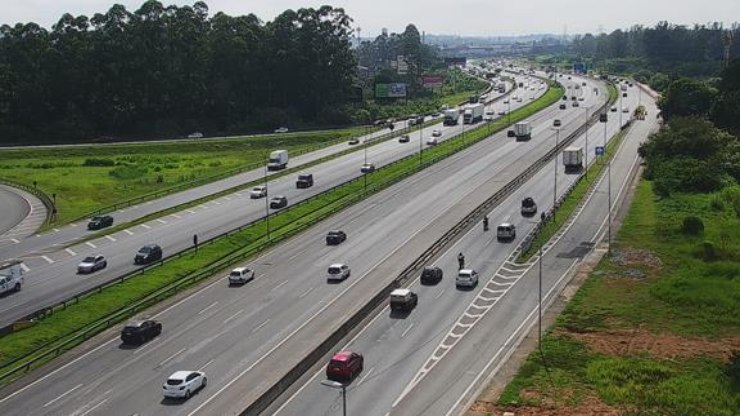 Rodovia%20Ayrton%20Senna%20%C3%A9%20liberada%20ap%C3%B3s%20atropelamento%20em%20SP