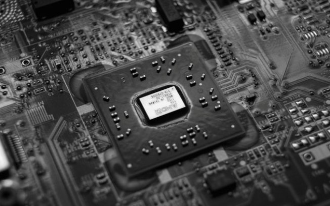 Qual a diferença entre CPU e chipset?