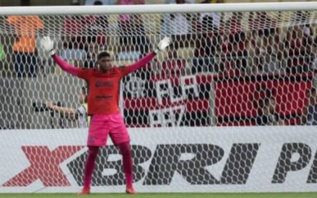 'Se as falhas tirassem meu foco, eu não estaria aqui', diz Hugo após 50 jogos pelo Flamengo e classificação