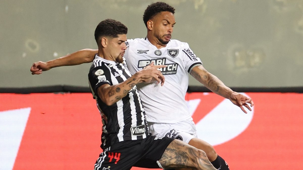 Com um a mais, Botafogo pressiona, mas não sai do zero contra o Atlético-MG