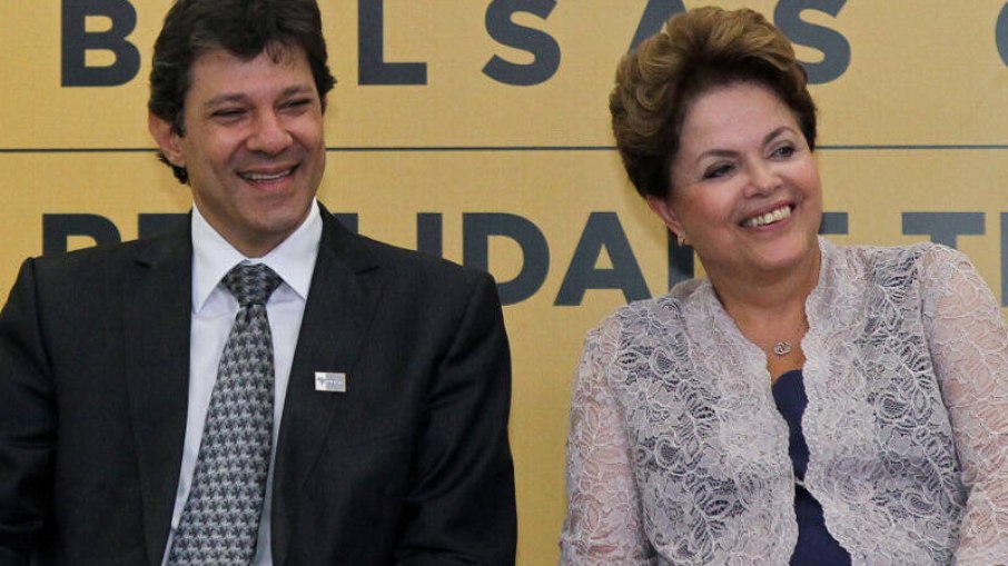 Em envento de despedida do ministério, presidenta elogia Haddad Em envento de despedida do ministério, presidenta elogia Haddad