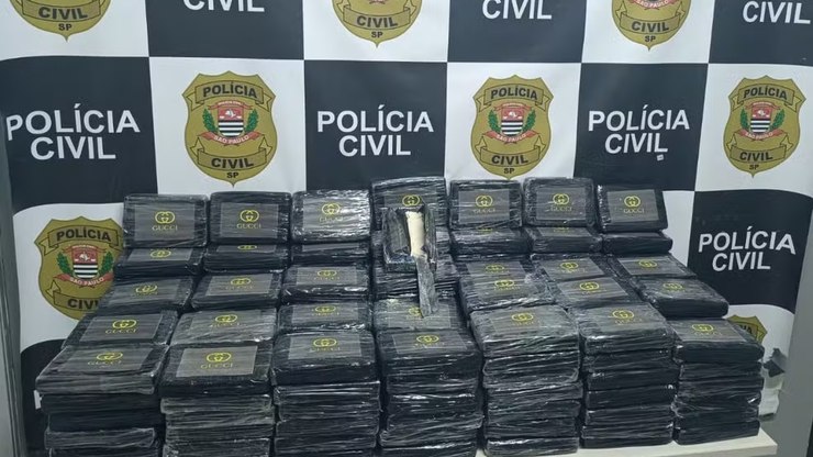Carreta bitrem com 225 kg de cocaína é apreendida em Campinas