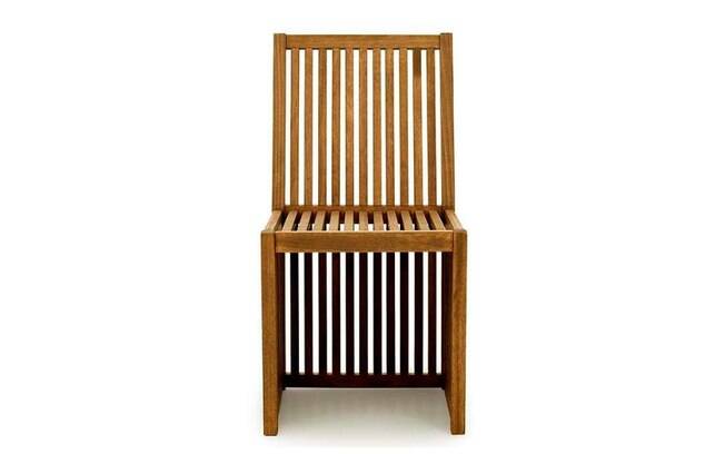 A leveza da cadeira vendida na Decameron vem justamente da estrutura de ripas em madeira Taipa