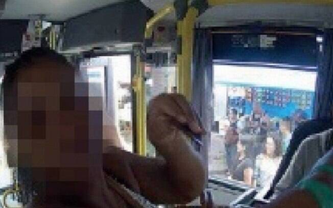 De forma indevida, passageira utilizada cartão de idoso em coletivo no Rio de Janeiro
