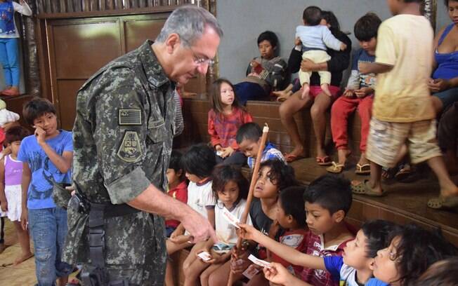 Coronel Sardilli participou da entrega de brinquedos em aldeia indígena próxima ao Pico do Jaraguá