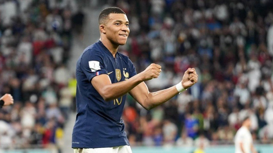 Mbappé passou folga ao lado de Hakimi