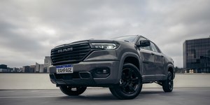 Rampage Laramie 2.2 turbodiesel ganha pacote Night Edition