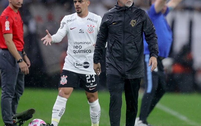 Corinthians reclama de arbitragem do duelo contra o Santos Corinthians reclama de arbitragem do duelo contra o Santos